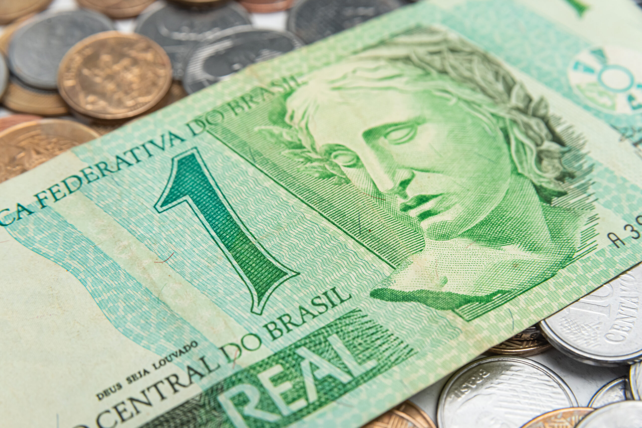 Pesquisa salarial: como usar benchmarks sem distorcer a política de remuneração